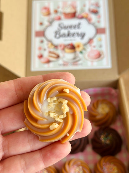 Sweet Bakery Box / Mini Swirl Cakes